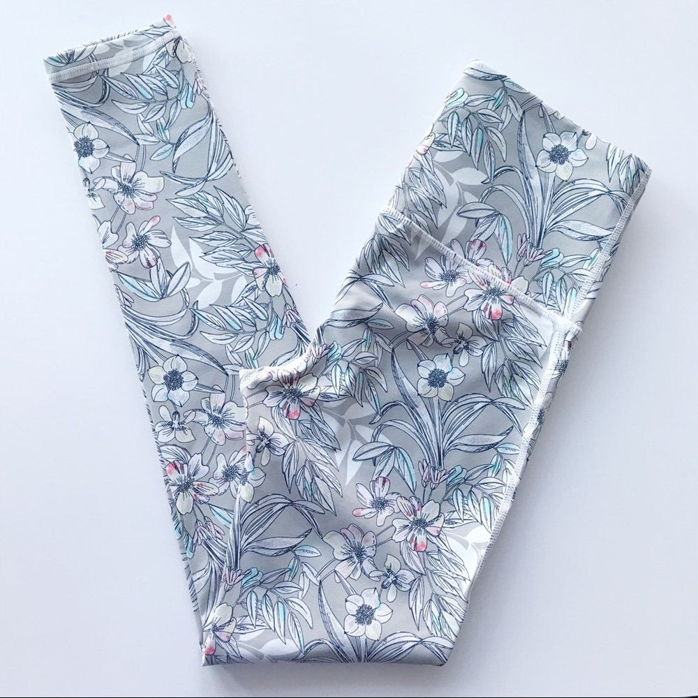 High Waisted Poppy Floral Print Workout Leggings - Picture 5 of 7